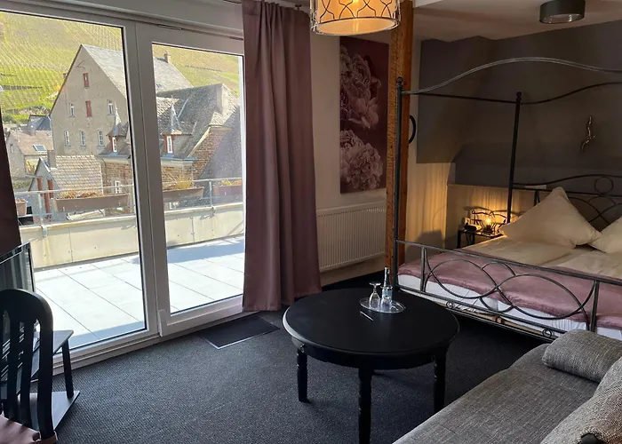 Mosel-landhaus Oster * Ediger-Eller